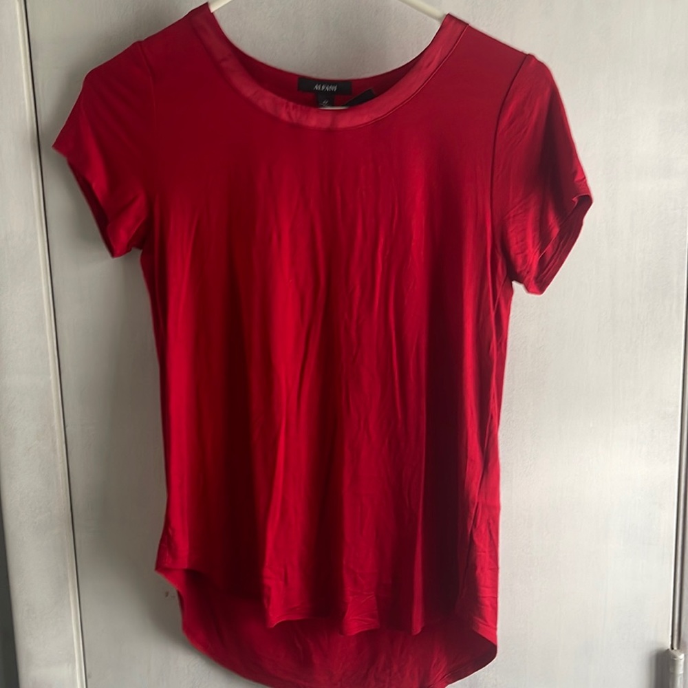 Alfani Women’s essential scoop neck red tee shirt.  Size PP